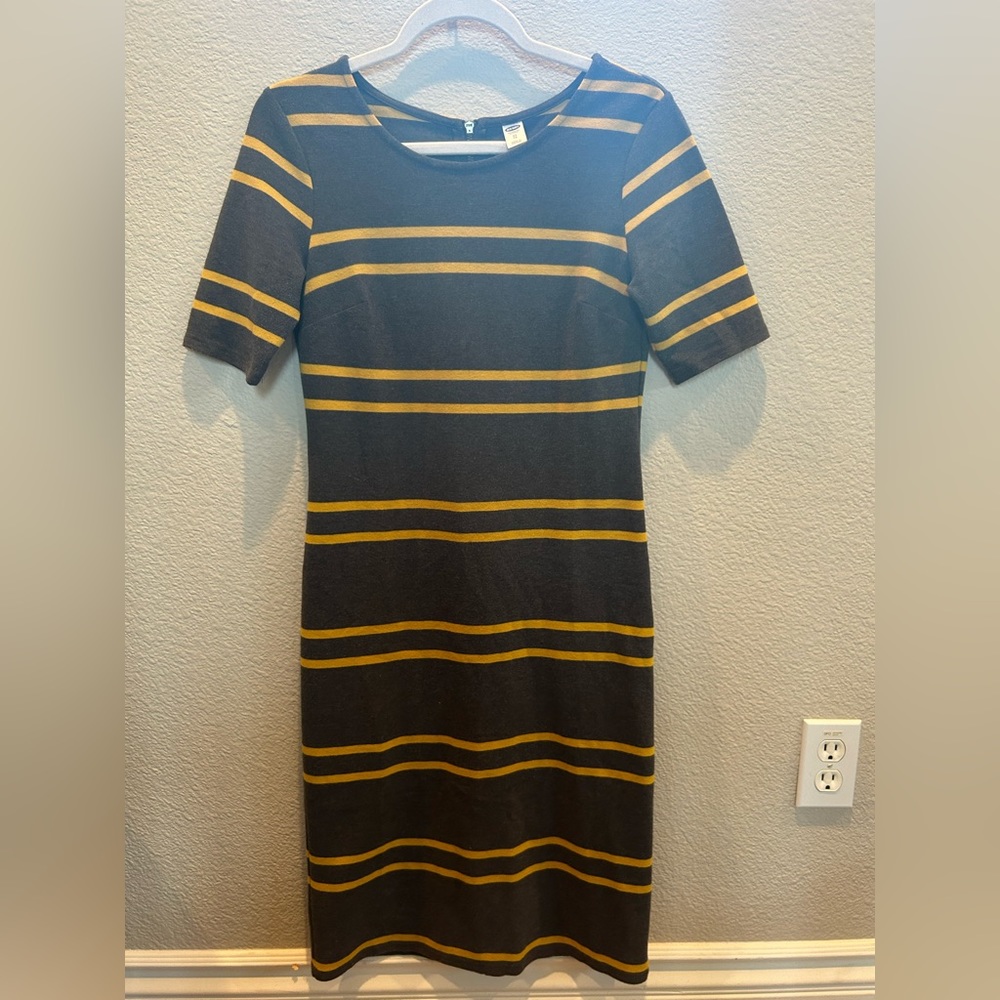 Gray and yellow stripe Old Navy Dress!
